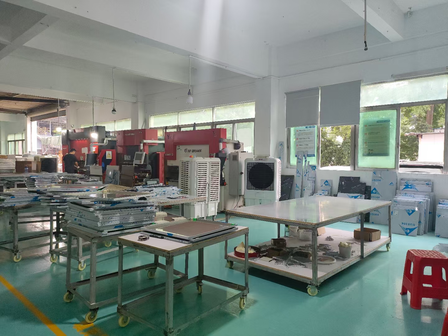 不锈钢加橱柜工厂房1